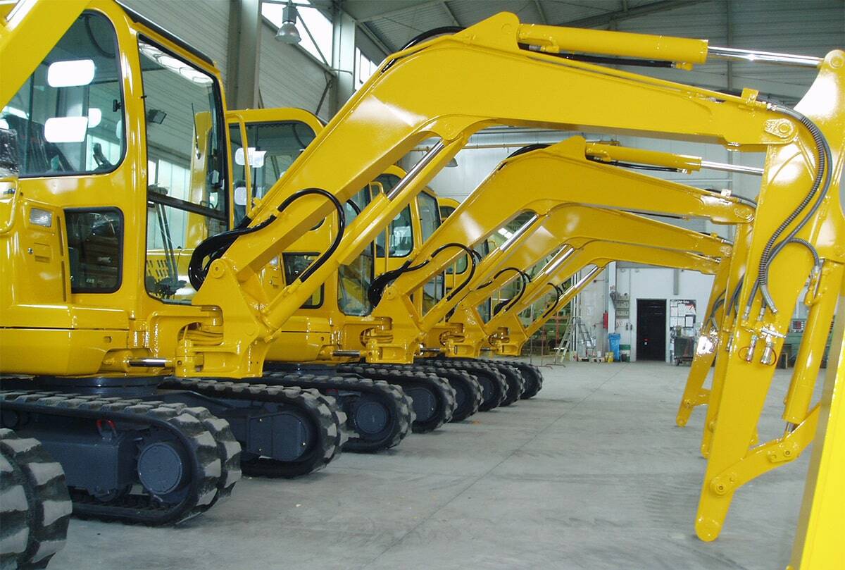 Yellow-construction-machines-in-a-row
