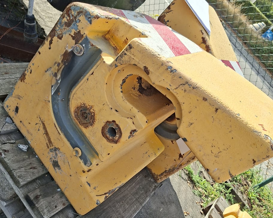 Counterweight 0,75t right LTM 1040-2.1.jpg LTM 1040-2.1