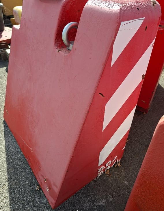 Counterweight 2,0t from 3,1t AC 40 City.jpg AC 40 City
