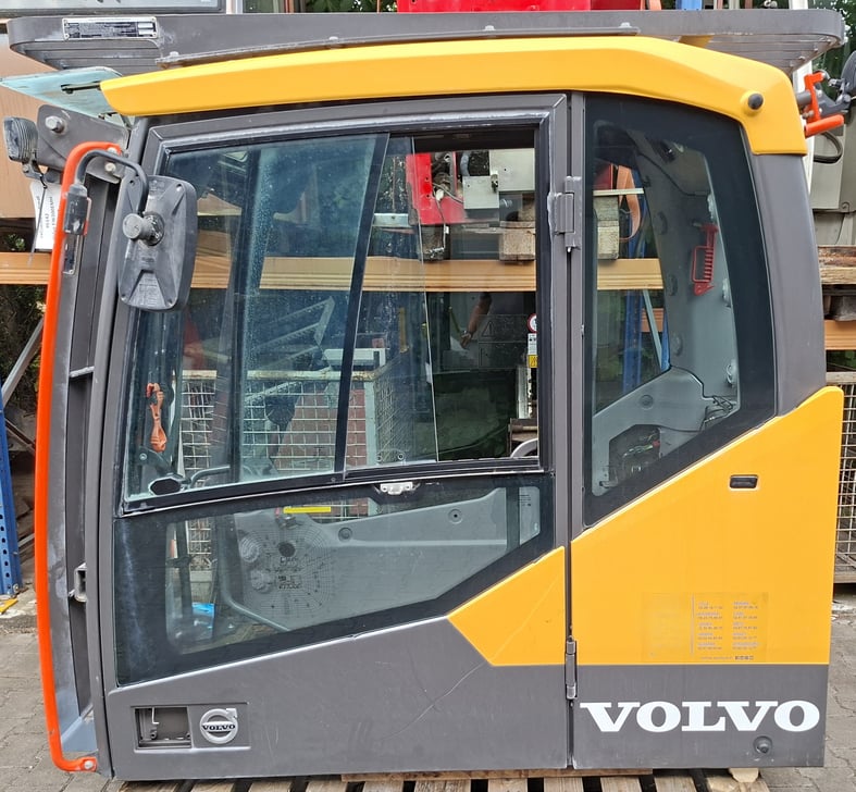 Volvo EW200EMH Kabine.jpg Volvo EW200EMH Kabine - VOE14777004
