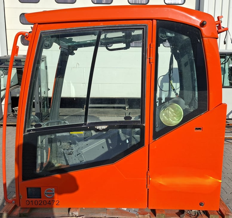 Volvo EWR 130E Kabine.jpg Volvo EWR130E Kabine - VOE14773995