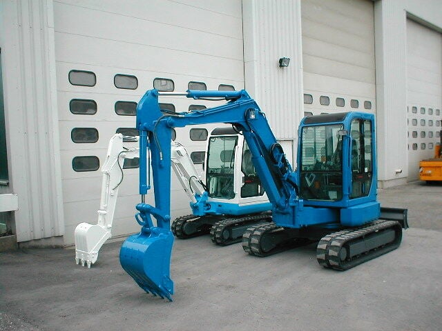 Blau-lackierter-Raupenbagger
